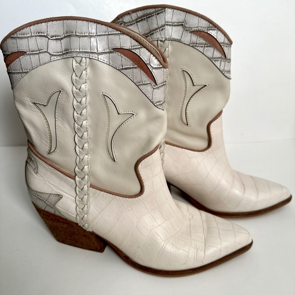 Women's Dolce Vita white Western cowboy Boots - Picture 2 of 6